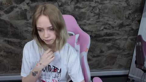 sofialeone online show from January 13, 2026, 4:40 am