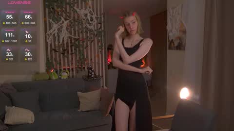 Sofia Help me overcome shynes with 100 thumbs up online show from October 31, 2025, 8:32 pm