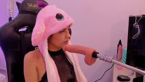 Snapshot of sofiarouge_ chatting on January 27, 2025, 9:44 pm Sofia  Help me reach 5K followers  online show from January 27, 2025, 9:44 pm