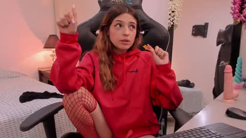 Snapshot of sofiarouge_ chatting on January 28, 2025, 11:28 pm Sofia  Help me reach 5K followers  online show from January 28, 2025, 11:28 pm