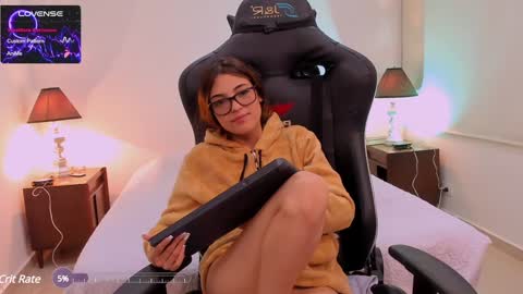 Snapshot of sofiarouge_ chatting on January 31, 2025, 12:50 am Sofia  Help me reach 5K followers  online show from January 31, 2025, 12:50 am