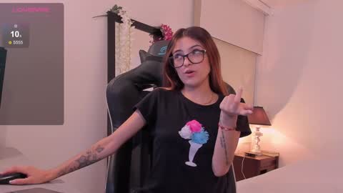 Snapshot of sofiarouge_ chatting on February 4, 2025, 8:06 pm Sofia  Help me reach 5K followers  online show from February 4, 2025, 8:06 pm