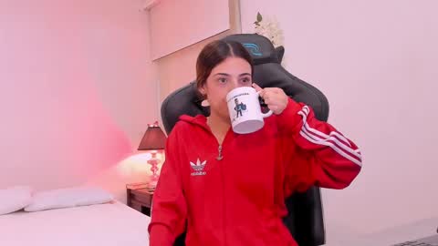 Snapshot of sofiarouge_ chatting on February 15, 2025, 9:26 pm Sofia  Help me reach 5K followers  online show from February 15, 2025, 9:26 pm