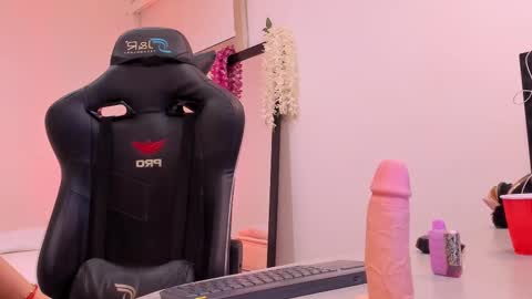 Snapshot of sofiarouge_ chatting on February 16, 2025, 12:30 am Sofia  Help me reach 5K followers  online show from February 16, 2025, 12:30 am