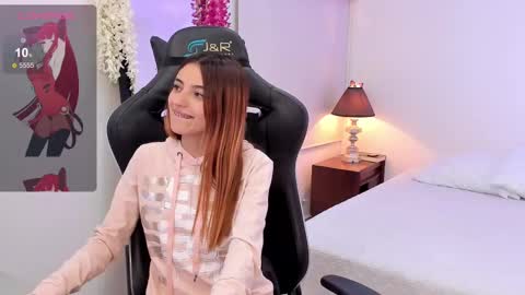 Snapshot of sofiarouge_ chatting on March 6, 2025, 8:16 pm Sofia  Help me reach 5K followers  online show from March 6, 2025, 8:16 pm