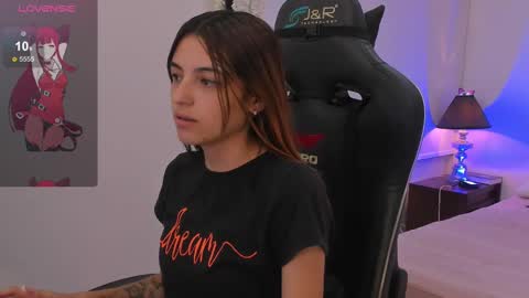 Snapshot of sofiarouge_ chatting on March 7, 2025, 8:00 pm Sofia  Help me reach 5K followers  online show from March 7, 2025, 8:00 pm