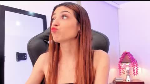 Snapshot of sofiarouge_ chatting on September 23, 2025, 8:23 pm Sofia  Help me reach 5K followers  online show from September 23, 2025, 8:23 pm