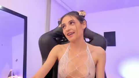 Snapshot of sofiarouge_ chatting on September 30, 2025, 8:58 pm Sofia  Help me reach 5K followers  online show from September 30, 2025, 8:58 pm