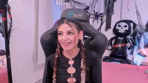Snapshot of sofiarouge_ chatting on October 16, 2025, 8:21 pm Sofia  Help me reach 5K followers  online show from October 16, 2025, 8:21 pm
