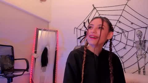 Snapshot of sofiarouge_ chatting on October 23, 2025, 8:13 am Sofia  Help me reach 5K followers  online show from October 23, 2025, 8:13 am