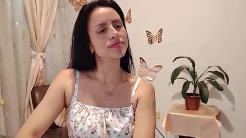 Sofi Bella online show from October 17, 2025, 3:36 pm