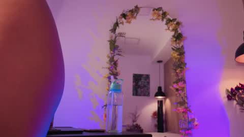 Sofie online show from October 18, 2025, 2:51 pm