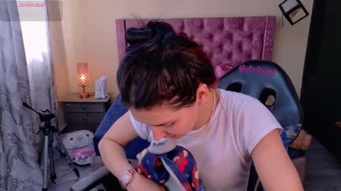 sofii_cute01 online show from February 6, 2026, 2:09 pm