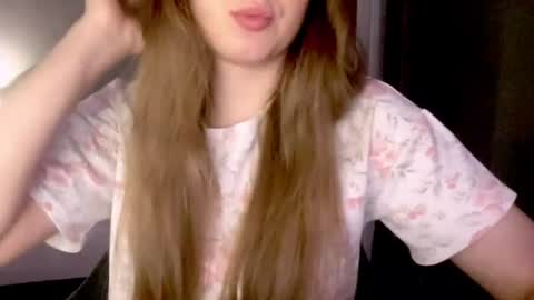 Snapshot of sofinovvak chatting on June 28, 2026, 8:59 pm Sofi online show from June 28, 2026, 8:59 pm