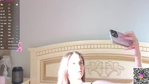 Elly online show from November 3, 2025, 6:14 am