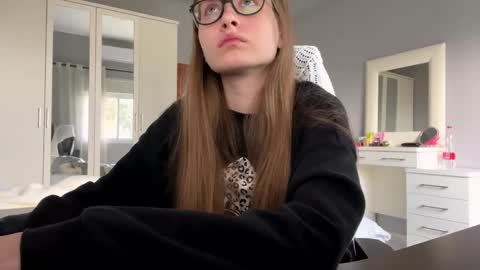 softlygirl online show from March 23, 2026, 1:48 pm