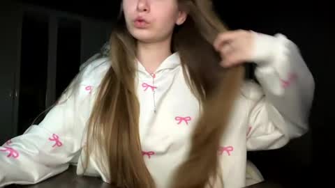 softlygirl online show from March 31, 2026, 6:52 pm