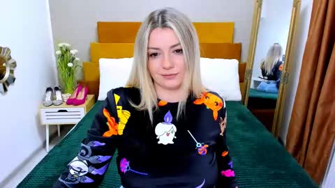 Snapshot of softpleasurex1 chatting on February 24, 2025, 10:15 am Softpleasurex online show from February 24, 2025, 10:15 am