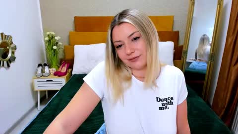 Snapshot of softpleasurex1 chatting on March 12, 2025, 10:05 am Softpleasurex online show from March 12, 2025, 10:05 am