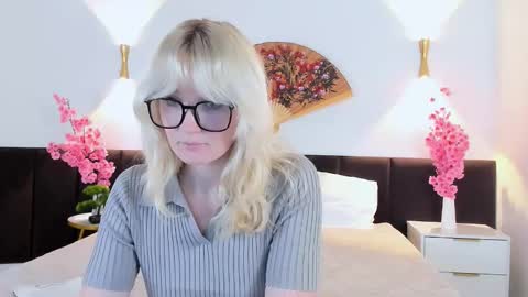 Snapshot of softsunrise chatting on November 4, 2025, 3:00 pm softsunrise online show from November 4, 2025, 3:00 pm