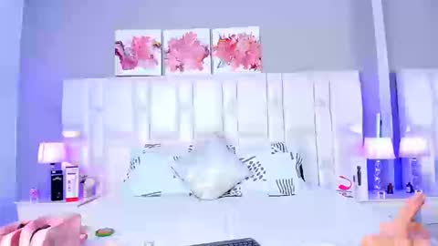   online show from September 25, 2025, 4:05 am