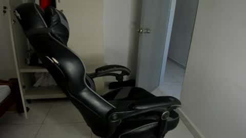 sola_enzo online show from May 19, 2026, 6:36 pm