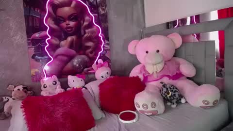 instagram    evalunavelez1. online show from October 2, 2025, 6:48 pm