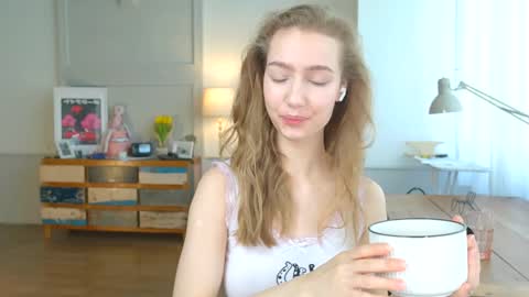 Bella online show from February 1, 2025, 11:10 am