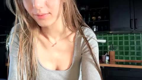 Bella online show from March 6, 2026, 5:04 am