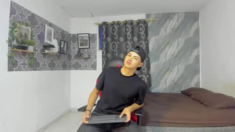 son_hades online show from February 28, 2026, 4:24 am