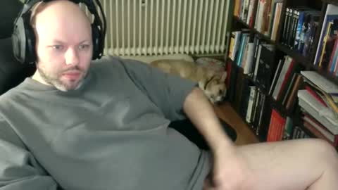 Snapshot of songoku81 chatting on November 3, 2025, 4:08 pm Tom online show from November 3, 2025, 4:08 pm