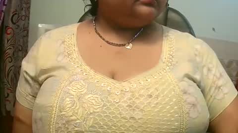 soni88888 online show from March 5, 2025, 11:28 am