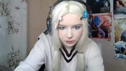 Mila online show from March 22, 2026, 5:05 pm