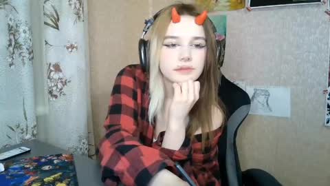 Mila online show from April 18, 2026, 7:58 pm