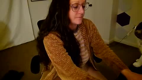 Snapshot of soothingnsweet chatting on December 21, 2024, 2:37 pm soothingnsweet online show from December 21, 2024, 2:37 pm