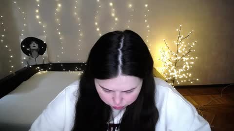 sophia__olsen online show from March 25, 2026, 7:03 am