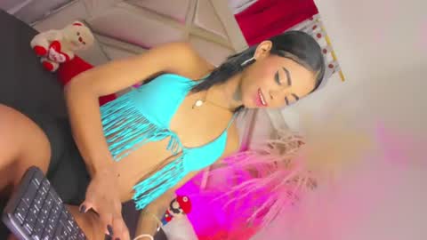 sophia_horny19 online show from July 8, 2026, 12:48 am
