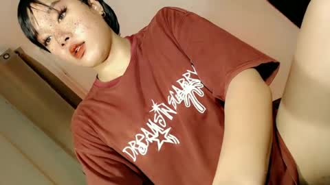 Snapshot of sophia_walker18 chatting on June 2, 2026, 8:27 am sophia_walker18 online show from June 2, 2026, 8:27 am