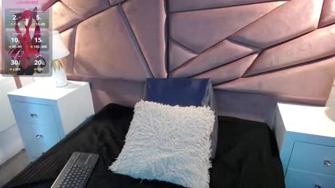 Sophi  online show from November 6, 2025, 3:02 pm