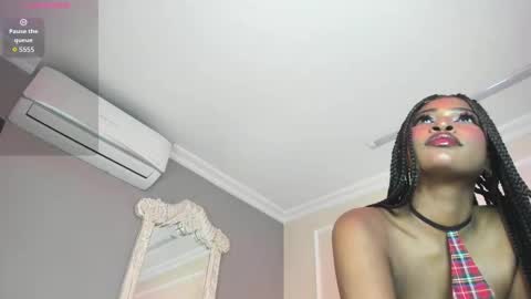 Sophie online show from October 4, 2025, 4:43 am