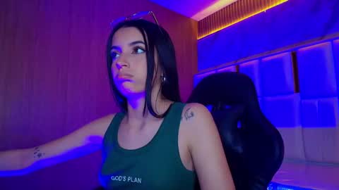 sophiadoll_tf online show from October 6, 2025, 8:28 pm