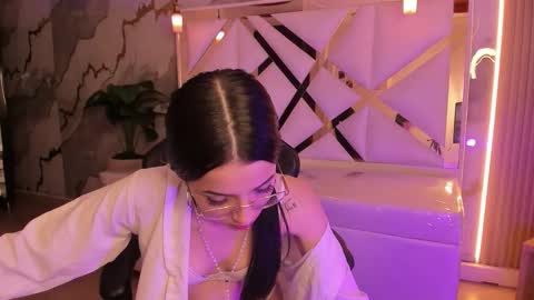 sophiadoll_tf online show from December 3, 2025, 8:29 pm