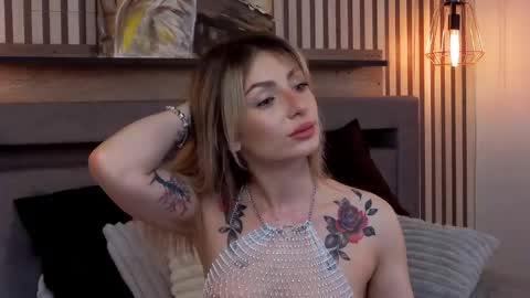 Sophia Lace online show from June 3, 2026, 3:20 am