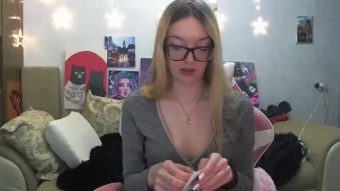 SophiaSonata online show from September 16, 2025, 8:21 pm