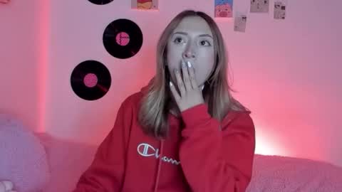 Snapshot of sophie_collins13 chatting on October 19, 2025, 5:30 am Sophie online show from October 19, 2025, 5:30 am