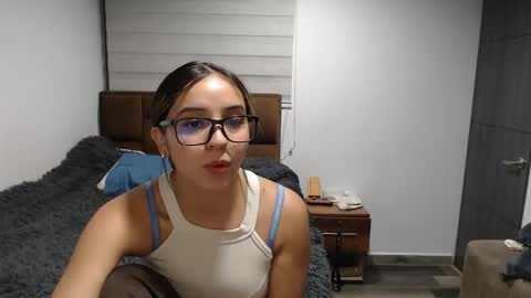 sophie_fox2 online show from May 21, 2026, 11:56 pm