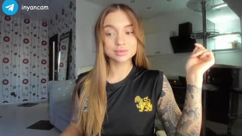 Snapshot of sophie_in chatting on December 18, 2024, 8:09 am Sonya  online show from December 18, 2024, 8:09 am