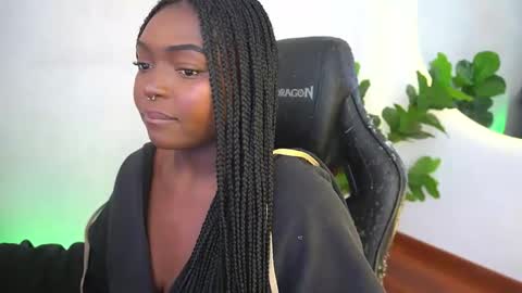 Snapshot of sophie_luvs chatting on June 5, 2026, 4:45 pm Sophie online show from June 5, 2026, 4:45 pm