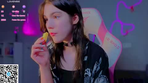 sophie_nomenal_ online show from March 26, 2026, 9:20 pm