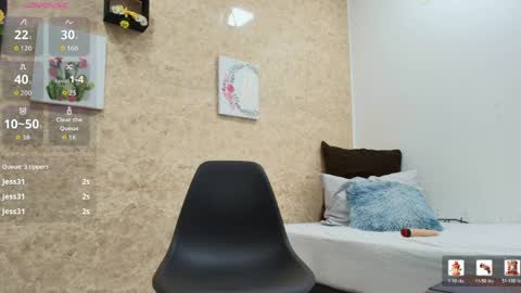 SOPHIE TYLER online show from April 7, 2026, 1:55 pm